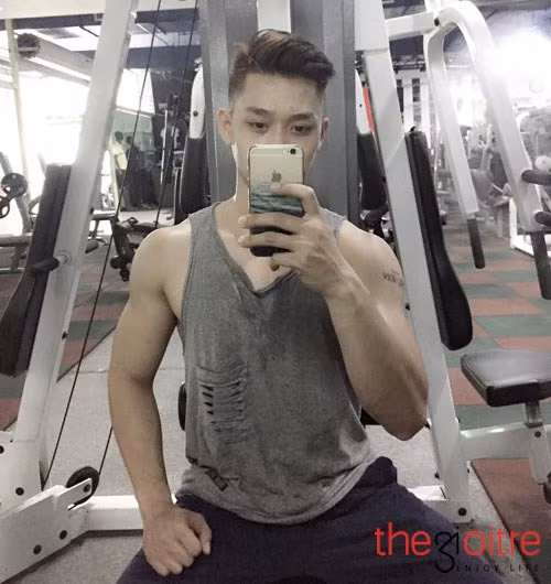 Là sinh viên nên điều kiện đầu tư cho một chế độ dinh dưỡng như vận động viên chuyên nghiệp là rất khó nhưng cậu bạn vẫn có một chế độ dinh dưỡng tương đối hợp lý: "Mỗi ngày, mình được chi tối đa 45.000 đồng cho việc ăn uống. Với số tiền này, mình chia đều cho 3 bữa: bữa sáng mình ăn 5.000 đồng, mình thường ăn bánh mỳ với trứng rán hoặc luộc trứng trước khi đi học. Bữa trưa và tối mình chi 20.000 đồng/ bữa, với một mâm cơm có rau, thịt lợn hoặc ít thịt bò, trứng hoặc cá và đậu phụ... Thức ăn ít nên mình ăn rất nhiều cơm, mỗi buổi mình ăn cũng khá ít cơm còn lại ăn thêm các loại hạt như: hướng dương, lạc...!"- Thành kể về thực đơn một ngày của mình.