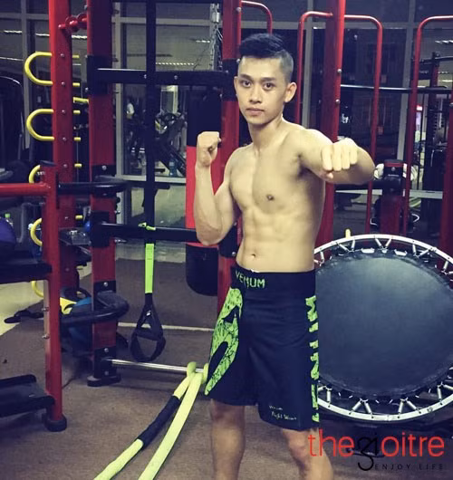 Trần Tuấn Thành sinh năm 1995, hiện đang là sinh viên chuyên ngành Dinh dưỡng tại trường Đại học Y tế Công cộng. Sở hữu vẻ ngoài đầy nam tính, bụng 6 múi với cân nặng 70 kg, chiều cao 1m75 và số đo 3 vòng: 96- 77- 99 và gương mặt sáng hút hồn các cô gái..., không ai nghĩ trước đây anh chàng từng là một người có vẻ ngoài ốm yếu, đầy tự ti với cân nặng chỉ 49 kg. "Hồi học cấp 3 mình đã bị rất nhiều bạn bè soi mói, chê bai vì có thân hình gầy gò, xấu xí. Mọi người còn ngại giao việc cho mình làm bởi suy nghĩ: lẻo khẻo thế thì làm gì nên hồn... Điều này làm mình thiếu tự tin ghê gớm. Sau này, khi lên đại học nhìn thấy chúng bạn mạnh khỏe nhờ tập luyện thể dục thể thao, tập gym, mình đã thôi thúc ý chí phải tới phòng tập, quyết tâm thay đổi bản thân bằng cách lao vào ăn uống, tập luyện với cường độ cao"-chàng trai 9x kể lại.