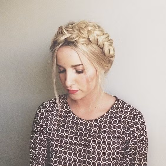 ết xong để lòa xòa vài cọng tóc mái tạo cảm giác phóng khoáng, cổ điển cho bạn gái.