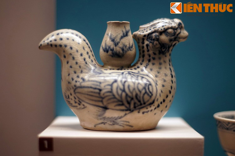 Ấm Chu Đậu hình chim. Năm 1997, việc khảo sát và khai quật con tàu đắm ở Cù lao Chàm (Quảng Nam) trở thành dấu mốc quan trọng cho sự hồi sinh của gốm Chu Đậu. Đó là cuộc khai quật tốn tiền nhất từ trước đến nay (hơn 6 triệu USD), kéo dài trong bốn năm, huy động 40 nhà nghiên cứu trong và ngoài nước...