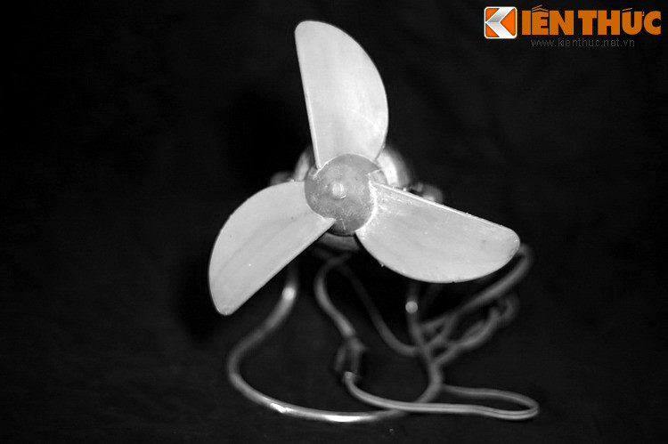 Chất lượng của quạt con cóc có “đáng đồng tiền bát gạo” không? Theo lời của những người thợ điện kỳ cựu, quạt con cóc được làm từ dây cuốn tốt nên có thể chạy suốt nhiều ngày không nghỉ, đúng phong cách “nồi đồng cối đá” học từ người anh cả Liên Xô.