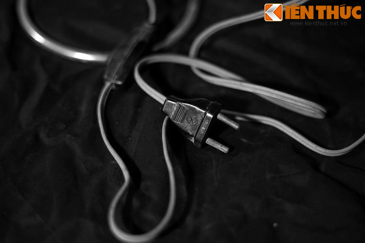 Ngoài ra quạt còn có một tên khác là quạt 35. Số 35 này không liên quan gì đến “con dê” mà bắt nguồn từ giá bán 35 đồng của quạt con cóc ở các cửa hàng mậu dịch thập niên 1980. Con số 35 cũng nói lên giá trị của chiếc quạt, khi lương sinh viên mới ra trường thời đó chỉ là 60 đồng.