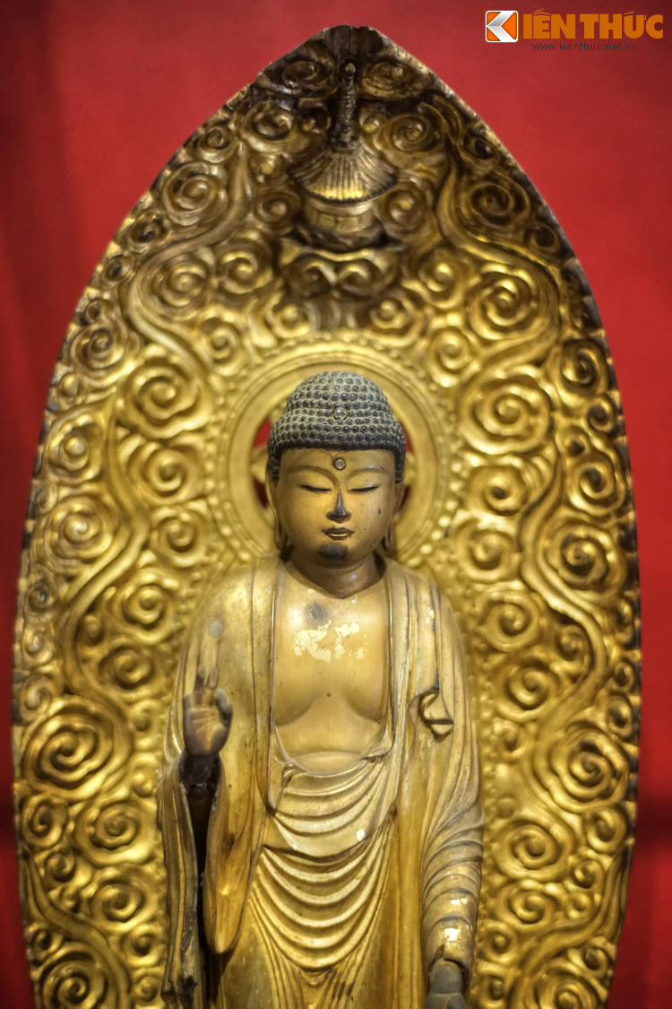 Theo đó, người tạc tượng hợp nhất tâm của chính mình vào tượng Phật, để đưa được lòng từ của Phật, trí tuệ của Phật và Phước báo của Phật vào tượng.