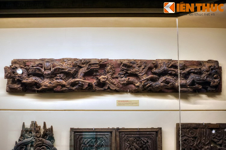 Mảng chạm tiên cưỡi rồng triều Lê Trung Hưng, thế kỷ 17, hiện vật của Bảo tàng Lịch sử Quốc gia. Tại một số ngôi đình cổ ở miền Bắc Việt Nam, tiên nữ cưỡi rồng xuất hiện như một nét kiến trúc độc đáo, là hiện tượng hiếm có trong các nền văn hóa chịu ảnh hưởng của Nho giáo.