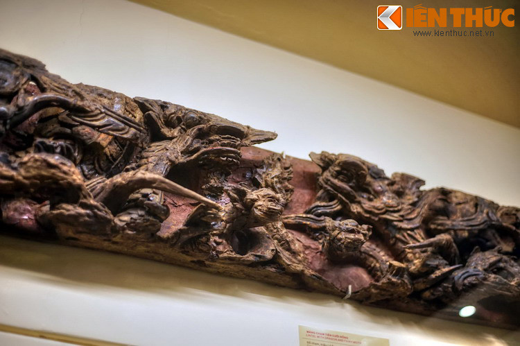 Theo quan niệm truyền thống của Nho giáo, con rồng biểu trưng cho quyền lực tối cao của Vua, người được mệnh danh là đấng Thiên tử, còn nữ nhân không được xem trọng, bị chi phối bởi nhiều quy tắc khắt khe. Khi hình tượng tiên cưỡi rồng, quan niệm này dường như đã bị đập tan.