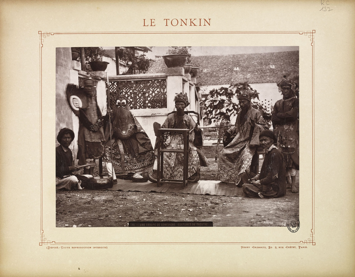 Buổi diễn của một gánh tuồng lưu động.