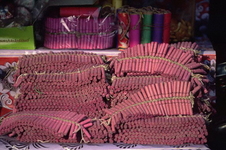 Từ những năm đầu thập kỷ 1990 trở về trước, đốt pháo là một nét văn hóa không thể thiếu của người Việt mỗi dịp Tết đến.