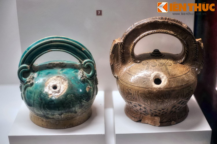 Hai chiếc bình vôi thời Tây Sơn. Sau chiến thắng quân xâm lược, thống nhất đất nước, nhiều chủ trương, cải cách lớn được Nguyễn Huệ hoạch định nhằm phát triển kinh tế, xã hội, văn hoá và quân sự, củng cố nền độc lập, thống nhất đất nước.