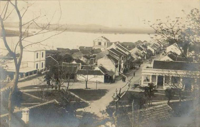 Khu vực trung tâm thị trấn Phả Lại xưa với nhiều ngôi nhà kiểu Tây.