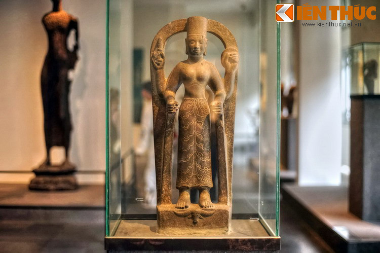 Tại Bảo tàng Lịch sử thành phố Hồ Chí Minh, tượng nữ thần Durga là một hiện vật đặc biệt của nền văn hóa Óc Eo, đã được công nhận là Bảo vật quốc gia của Việt Nam.