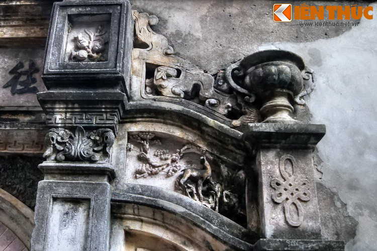 Ngày nay, thời hoàng kim của làng Cựu đã qua, nhưng những ngôi nhà trăm tuổi mang kiến trúc hoa mỹ vẫn đứng sừng sững, bất chấp dòng chảy thời gian.