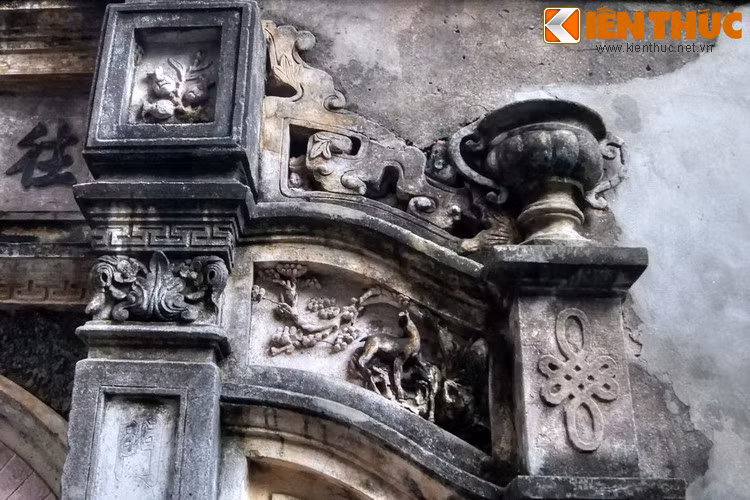 Ngày nay, thời hoàng kim của làng Cựu đã qua, nhưng những ngôi nhà trăm tuổi mang kiến trúc hoa mỹ vẫn đứng sừng sững, bất chấp dòng chảy thời gian.