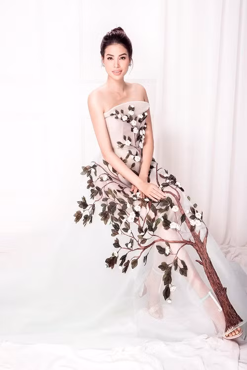 “Phạm Hương vẫn đang ấp ủ rất nhiều hoạt động, Hương muốn tận dụng mọi cơ hội để học hỏi thêm và thực hiện nhiều kế hoạch mới. “Điểm dừng” này chỉ là một bước đệm để Hương có đủ năng lượng cho sự trở lại…”, Phạm Hương chia sẻ.