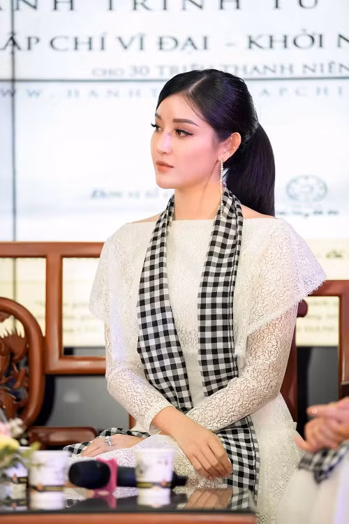 Khi thi Hoa hậu Hòa bình, Huyền My phải cải thiện tiếng Anh, hình thể và cả thể lực. Đây chỉ là những khó khăn trong vô vàn những thử thách mà Huyền My đã trải qua.