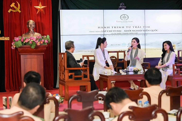 Huyền My cho biết, để đạt được mơ ước, cô đã rèn luyện trở thành người kỷ luật và có ý chí. “My vốn không đi giày cao gót nhưng khi làm người mẫu, My phải rèn luyện để có thể đi được bất cứ đôi giày nào. Không biết bao nhiêu lần My tập đến bật máu chân và hỏng rất nhiều đôi".