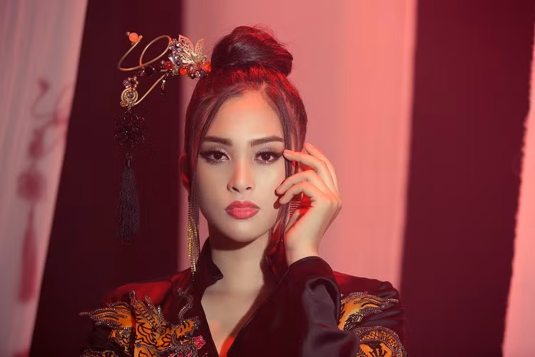 Cùng với phần thi tài năng tại Miss World, Tiểu Vy và ê-kíp cũng thực hiện một MV cover ca khúc này.