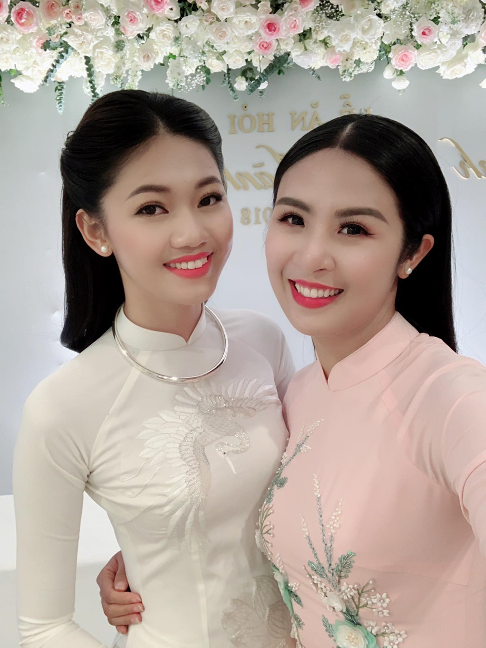 Á hậu 2016 mặc áo dài có thêu hình chú chim hạc và bông hoa sen. Chim hạc tượng trưng cho may mắn, hạnh phúc và bền vững. “Hình ảnh những bông sen nhẹ nhàng và thanh khiết, vươn lên nở rộ như cô em gái nhỏ Thanh Tú: thông minh, xinh đẹp, luôn biết học hỏi mọi điều trong cuộc sống”, Ngọc Hân giải thích ý tưởng thiết kế.