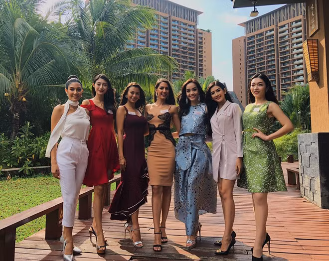 Dàn thí sinh hào hứng tham gia hoạt động ghi hình đầu tiên của chương trình.