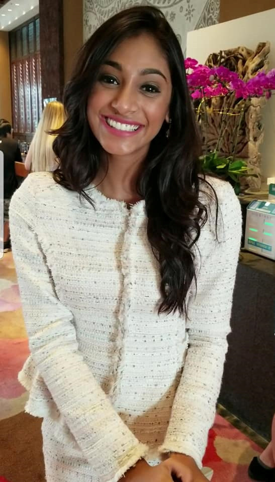 Hoa hậu Brazil và Ấn Độ rạng rỡ trước ống kính. Năm ngoái, nhan sắc đến từ Ấn Độ đã vượt qua nhiều đối thủ để đăng quang Miss World.