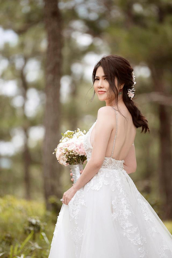 Sau khi cưới, Tiêu Quang và Ngọc Bích sẽ ở chung trong căn hộ cao cấp cùng con trai. Tuy nhiên do đám cưới tổ chức ở Nha Trang nên con trai nhỏ sẽ không tham dự được. Trong khi đó, Ngọc Trinh sẽ có mặt trong ngày trọng đại của chị gái rồi nhanh chóng phải quay lại Sài Gòn vì bận lịch công việc định sẵn. Hiện tại, cả hai đang rất nóng lòng chờ đến ngày vui của mình vào ngày 27/10 tới.