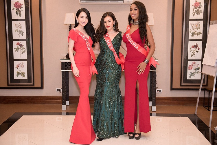 Huỳnh Vy cao 1m70, nặng 49kg, sở hữu số đo 3 vòng lần lượt là 86-58-100. Người đẹp gốc Đồng Tháp từng gây chú ý khi đoạt giải Á khôi 1 tại cuộc thi Hoa khôi Người đẹp tỏa sáng 2016.