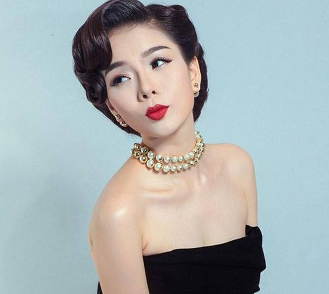 Bản thân nữ ca sĩ không hề giấu giếm về sự thay đổi này, cô cho biết: "Đâu phải ai sinh ra cũng tròn vo như một quả cầu đâu, được cái này, mất cái kia. Thực sự xét về hình thức bên ngoài của tôi, tôi nghĩ là mình tạm bằng lòng. Có cái tôi thấy mình cần nhờ đến thẩm mỹ một chút cho hình ảnh của mình hoàn thiện hơn trong mắt công chúng và tôi đã đi sửa mũi".