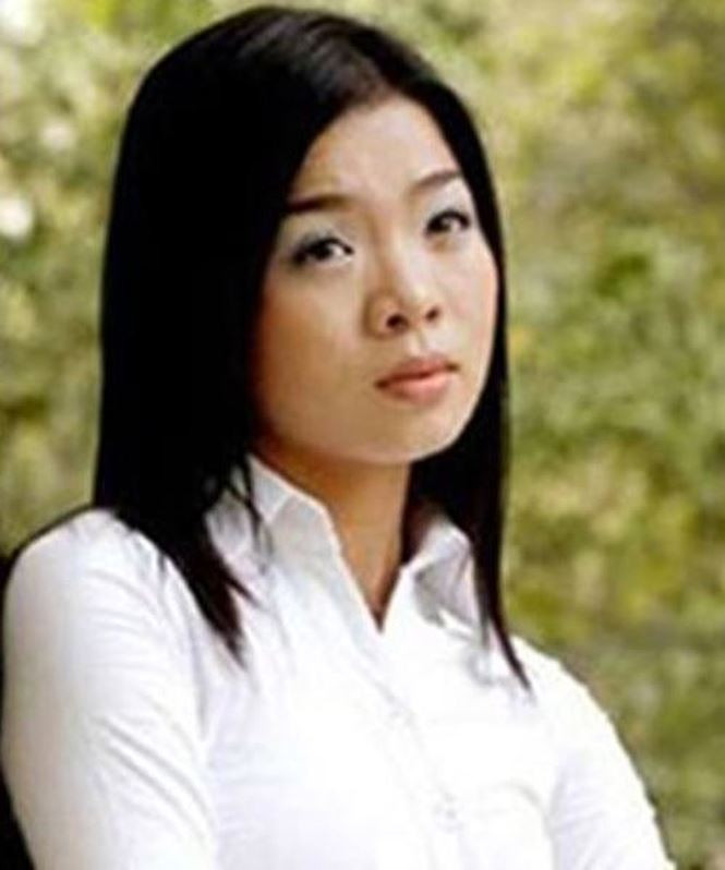 Những ngày gần đây, thông tin ca sĩ Lệ Quyên phải tháo bỏ sụn mũi vì nguy cơ nhiễm trùng, hoại tử và có thể nguy hiểm tới tính mạng khiến nhiều người lo lắng. Bởi trước đó, giọng ca Mưa nửa đêm từng công khai chuyện sửa mũi để tổng thể gương mặt được đẹp hơn. Thế nhưng thời gian gần đây, quản lý của cô cho biết: "Mũi của chị bị sưng rất nặng. Lúc đầu chị còn nghĩ không sao, uống thuốc sẽ khỏi nhưng không phải. Lệ Quyên rất lo lắng, đến gặp bác sĩ. Cơ thể của Lệ Quyên đang đào thải sụn cũ và bác sĩ chỉ định phải tháo sụn ra gấp”, vị đại diện cho hay.