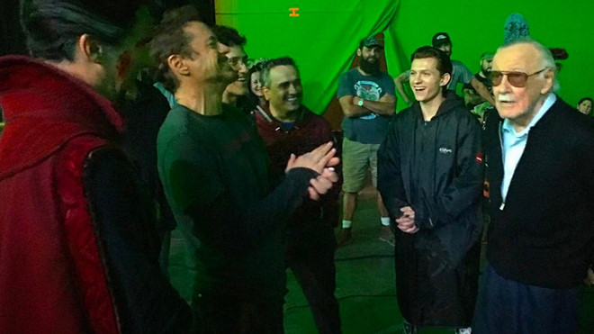 Anh em nhà Russo - tác giả của Avengers: Infinity War và Avengers 4 - viết: “Cảm ơn ông đã đem tới niềm vui cho thuở thơ ấu của chúng tôi. Chúng tôi sẽ rất, rất nhớ ông”.