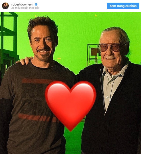 Robert Downey Jr. lấy lại sự nghiệp sau quãng thời gian lao đao vì chất kích thích nhờ vai diễn Người Sắt ở MCU từ năm 2008. Anh đăng tải hình ảnh hậu trường chụp cùng Stan Lee với thông điệp ngắn gọn: “Tôi nợ ông tất cả. Hãy yên nghỉ nhé, Stan”.