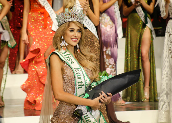 Trước đó, Diana Silva đăng quang Hoa hậu Trái đất Venezuela hồi tháng 8 năm nay. Cô 20 tuổi, là sinh viên chuyên ngành quảng cáo và marketing, có gương mặt sáng, nụ cười tươi rạng rỡ.