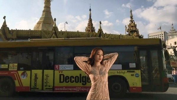 Trước đó, Phương Nga cũng tạo ấn tượng trong phần chụp hình khi vừa đặt chân đến Myanmar.