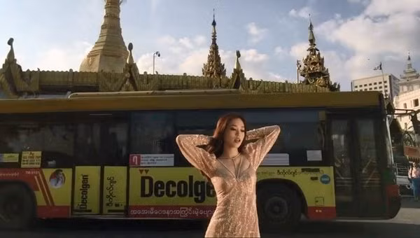 Trước đó, Phương Nga cũng tạo ấn tượng trong phần chụp hình khi vừa đặt chân đến Myanmar.