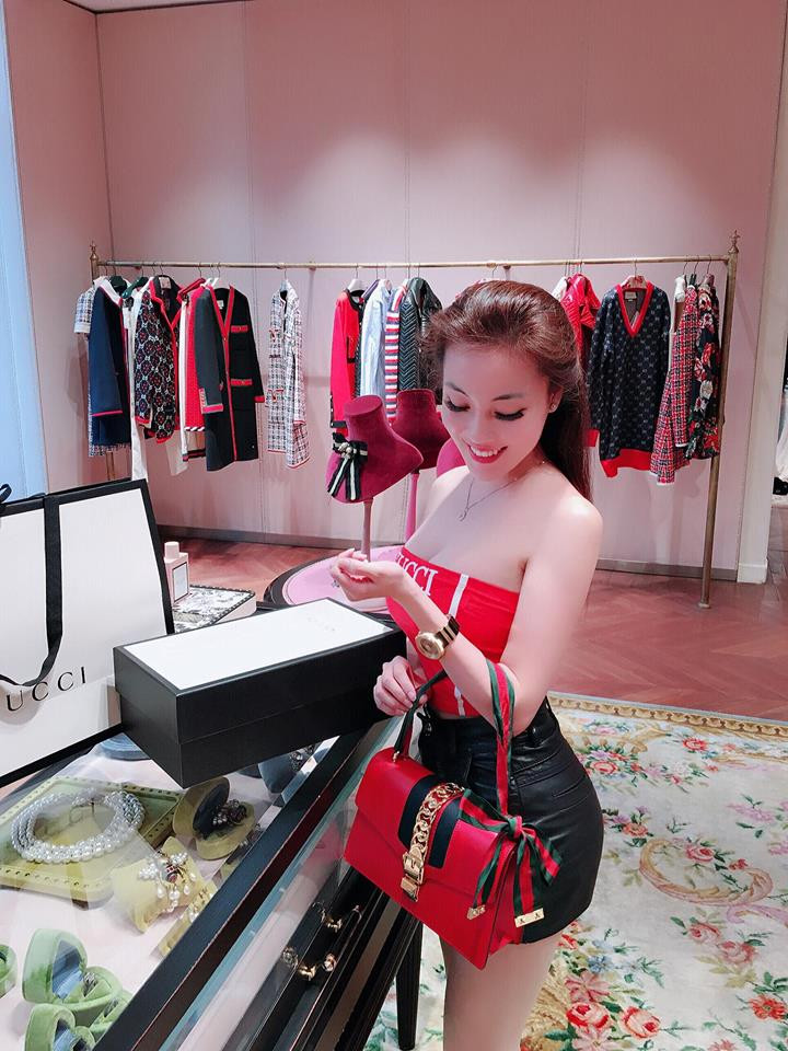 Hà My sinh năm 1994 và đang làm giảng viên của Đại học Quốc gia Hà Nội. Với vẻ ngoài xinh đẹp, cô từng được cộng đồng mạng xôn xao vào mùa thi đại học năm 2015 khi làm giám thị tại điểm thi Đại học Công đoàn.