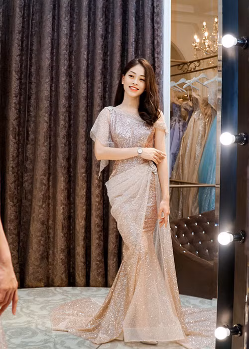 Mạch Huy vốn là người xây dựng hình ảnh cá nhân cho Hoa hậu Kỳ Duyên, Jolie Nguyễn, Hoa hậu doanh nhân Lam Cúc, Hoa hậu Thu Hoài…