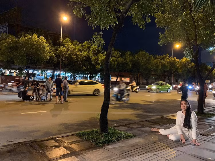 Có thể nói, diễn viên Lê Phương đã sống trọn vẹn với vai diễn đầy vất vả, khó khăn của mình một cách nghiêm túc nhất.