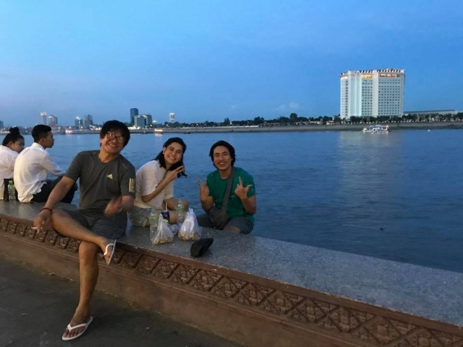 Cat Phuong - Kieu Minh Tuan vui ve di choi o Campuchia-Hinh-2