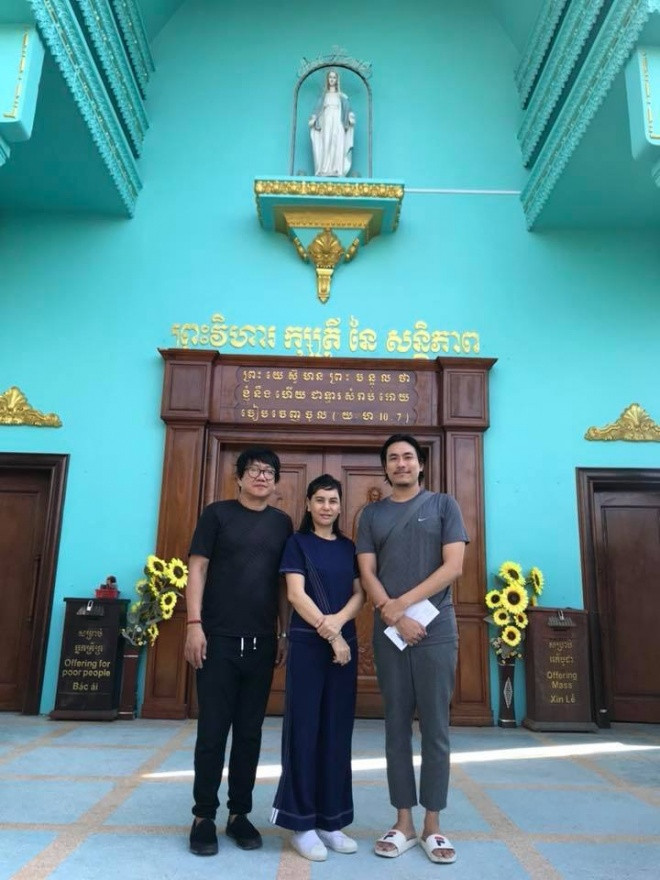 Cat Phuong - Kieu Minh Tuan vui ve di choi o Campuchia