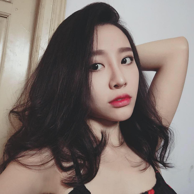 Hiện tại, Kim Lê đang kinh doanh online và mở tiệm cafe tại Hà Nội. Cô thường xuyên chia sẻ về cuộc sống hạnh phúc bên chồng và con gái nhỏ.