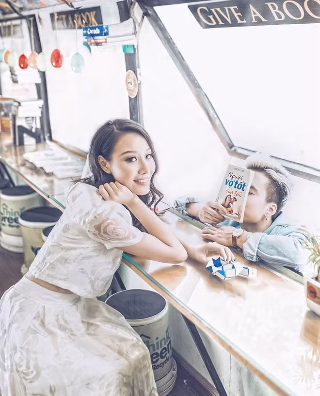 Sở hữu thân hình thon thả, cân đối, làn da trắng và gương mặt ưa nhìn, Kim Lê được đánh giá là không hề thua kém bất cứ hot girl nào về sắc vóc.