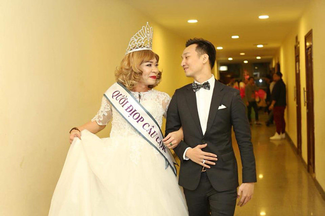 Mỗi lần xuất hiện, "cô Đẩu" Công Lý lại diện một kiểu tóc mới. Nhan sắc Bắc Đẩu ngày một xinh đẹp hơn qua mỗi năm.