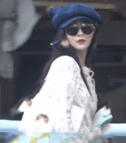 Pham Bang Bang va me ruot bat ngo xuat hien sau scandal