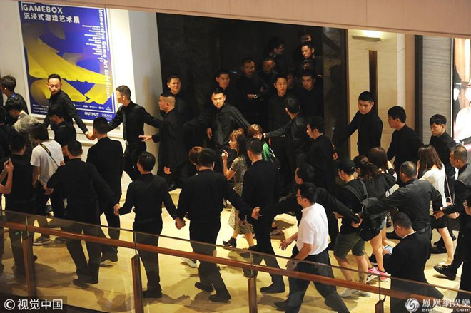 Ngo Can Ngon “Dien Hi cong luoc” lai bi nem da vi chanh choe