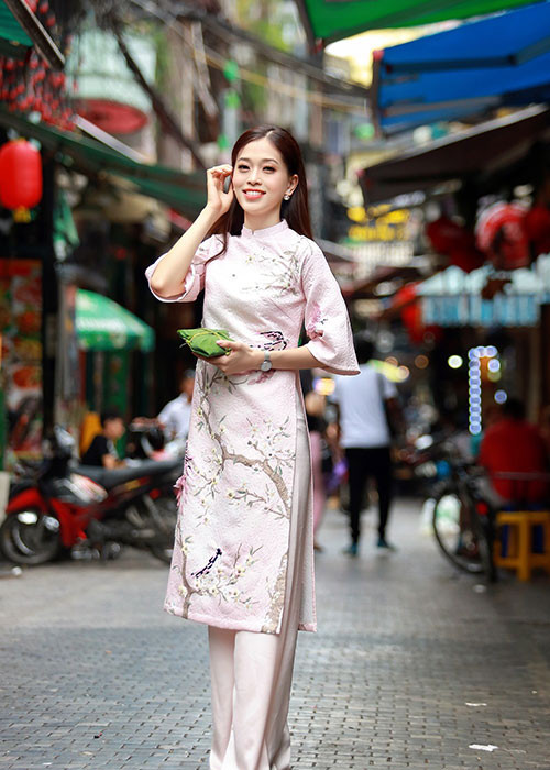 Đến với đấu trường nhan sắc quốc tế chỉ sau 2 tuần đăng quang, Bùi Phương Nga giữ trọng trách khá lớn khi năm 2017 Á hậu Huyền My đã ghi tên vào top 10 tại cuộc thi này.