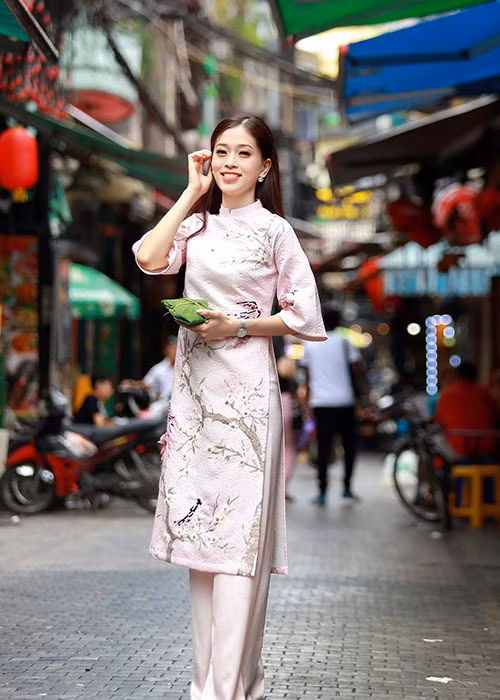 Đến với đấu trường nhan sắc quốc tế chỉ sau 2 tuần đăng quang, Bùi Phương Nga giữ trọng trách khá lớn khi năm 2017 Á hậu Huyền My đã ghi tên vào top 10 tại cuộc thi này.