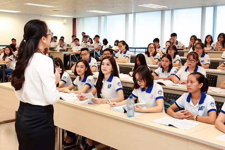 Miss Grand International 2018 – Hoa hậu Hòa bình Quốc tế 2018 là một trong những cuộc thi nhan sắc lớn, uy tín trên thế giới. Năm nay cuộc thi được tổ chức lần thứ 6, diễn ra từ ngày 5 - 25/10.