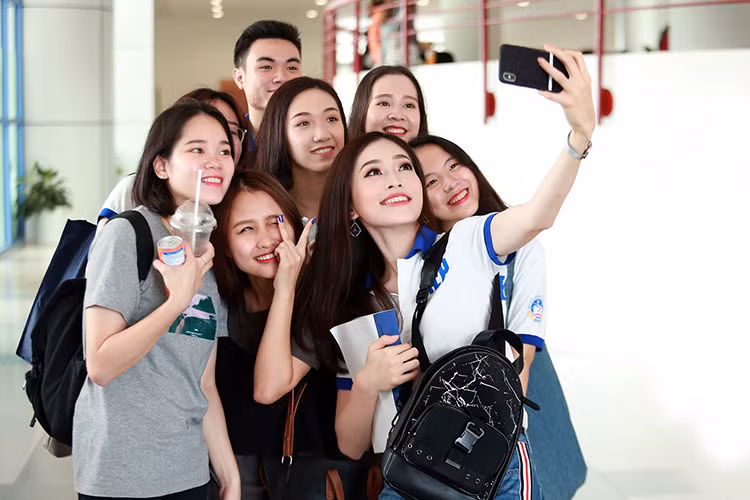 Dù chỉ có rất ít thời gian để chuẩn bị nhưng Phương Nga được cư dân mạng dành nhiều lời khen ngợi bởi sự chỉn chu và nỗ lực trước thềm cuộc thi.