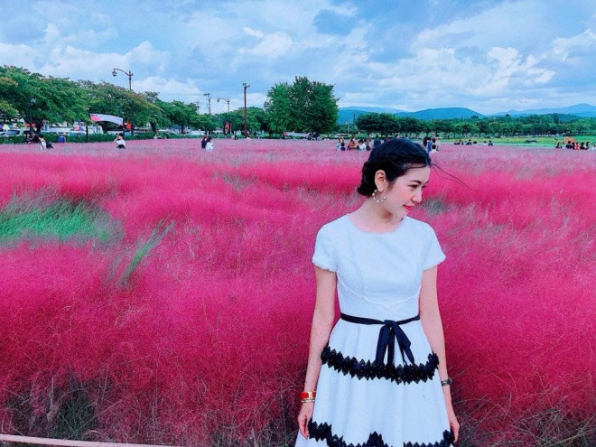 Thúy Vân tung tẩy du lịch trong ngày tình cũ cưới Lan Khuê - Hình 5 Thuy Van tung tay du lich trong ngay tinh cu cuoi Lan Khue-Hinh-5