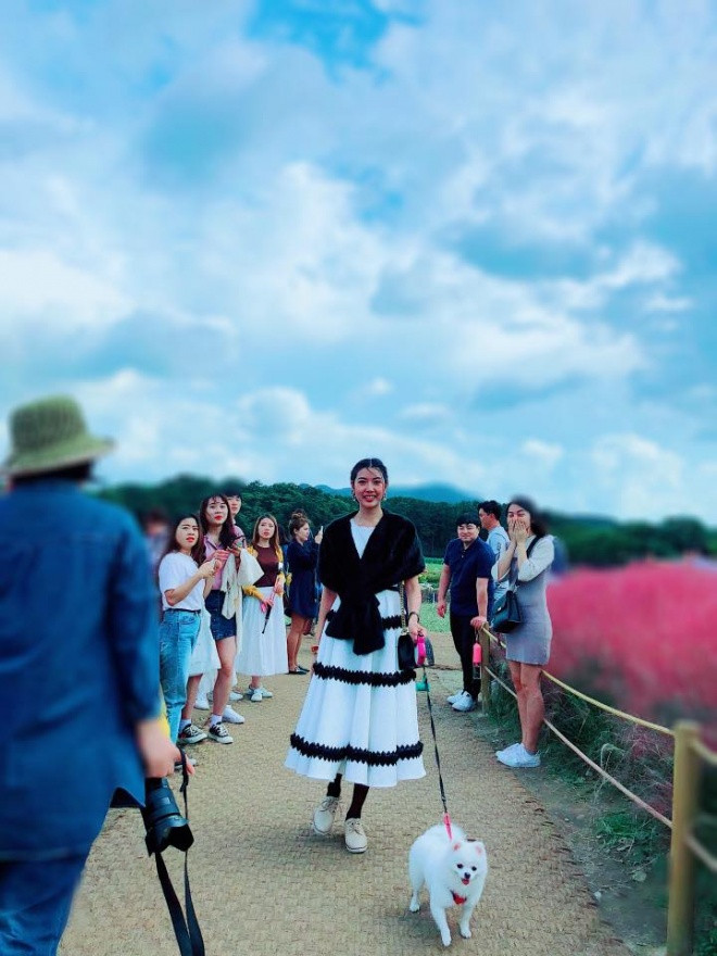 Thúy Vân tung tẩy du lịch trong ngày tình cũ cưới Lan Khuê - Hình 3 Thuy Van tung tay du lich trong ngay tinh cu cuoi Lan Khue-Hinh-3