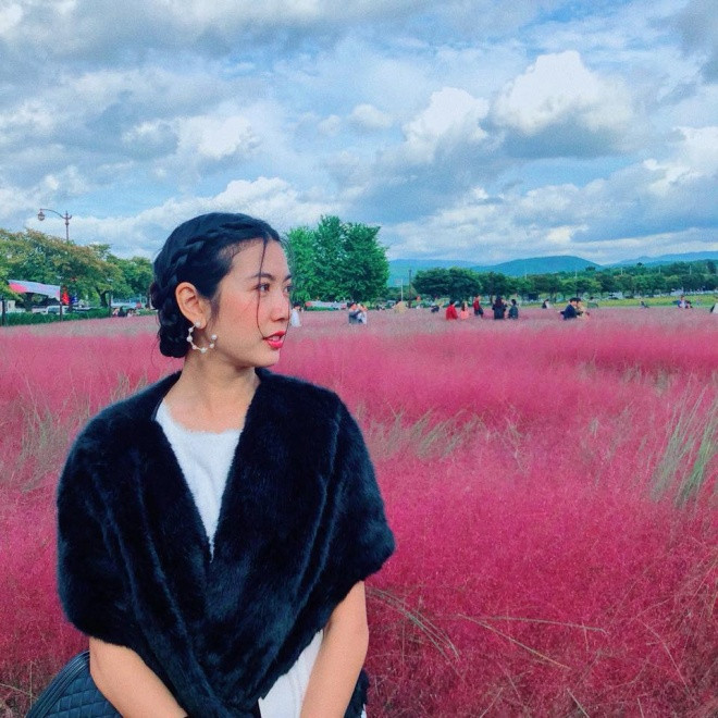 Thúy Vân tung tẩy du lịch trong ngày tình cũ cưới Lan Khuê - Hình 2 Thuy Van tung tay du lich trong ngay tinh cu cuoi Lan Khue-Hinh-2