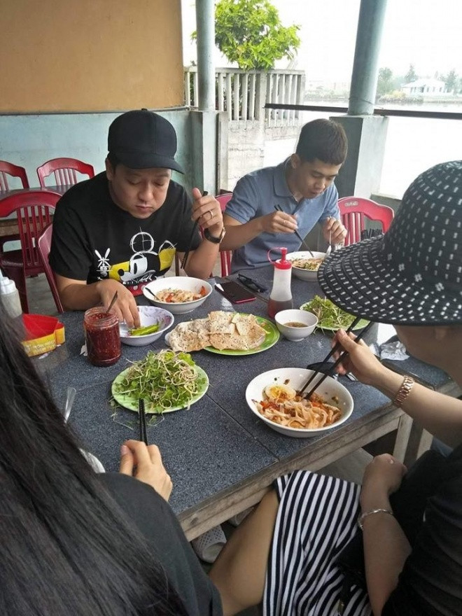 Nha Phuong - Truong Giang dien do doi ve que nam danh hai an gio-Hinh-2